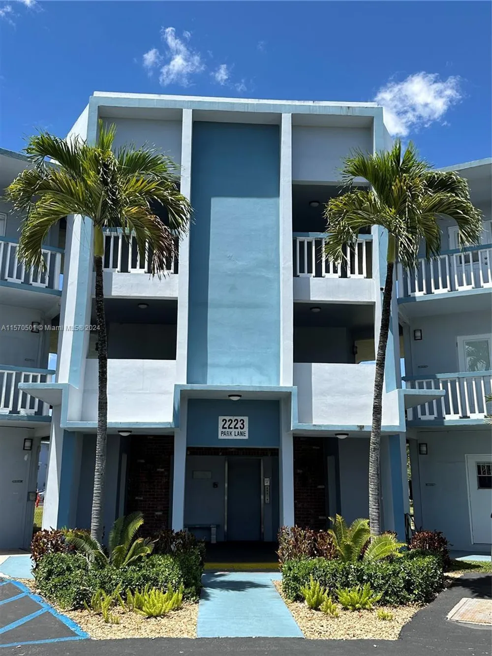 2223 Park Ln, Hollywood, FL 33021