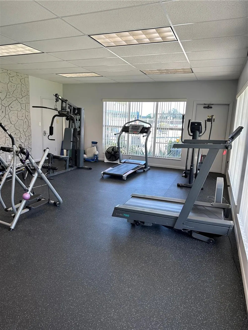 2223 Park Ln, Hollywood, FL 33021