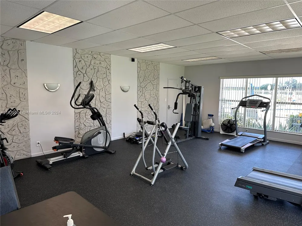 2223 Park Ln, Hollywood, FL 33021
