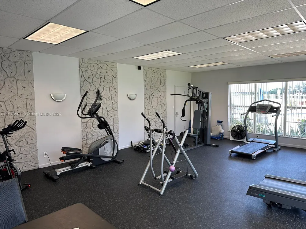 2223 Park Ln, Hollywood, FL 33021