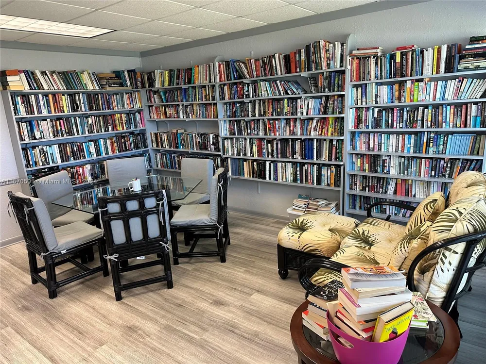 2223 Park Ln, Hollywood, FL 33021