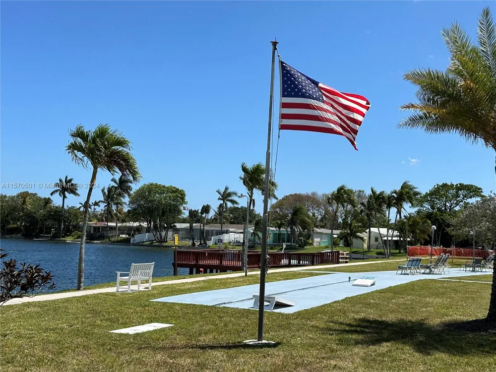 2223 Park Ln, Hollywood, FL 33021