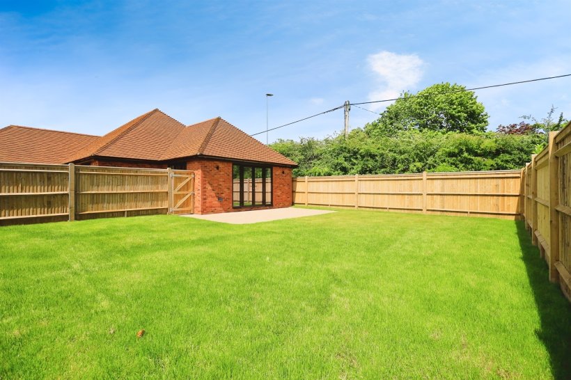 Lower Horsebridge, Hailsham 2 bedroom detached bungalow Holroyds