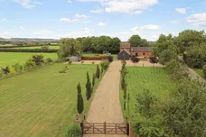 Berryfields Gated Road, Quarrendon, HP22 photo 1