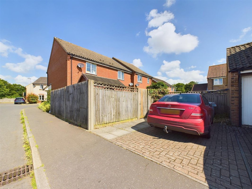 2 bedroom property for sale in Overton Way, Reepham £200,000