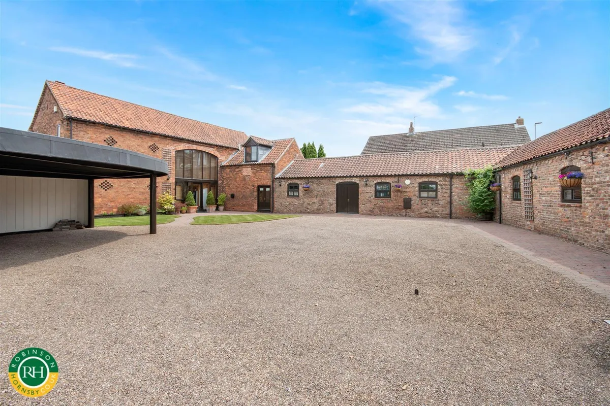 The Barn. High Street, Misterton,