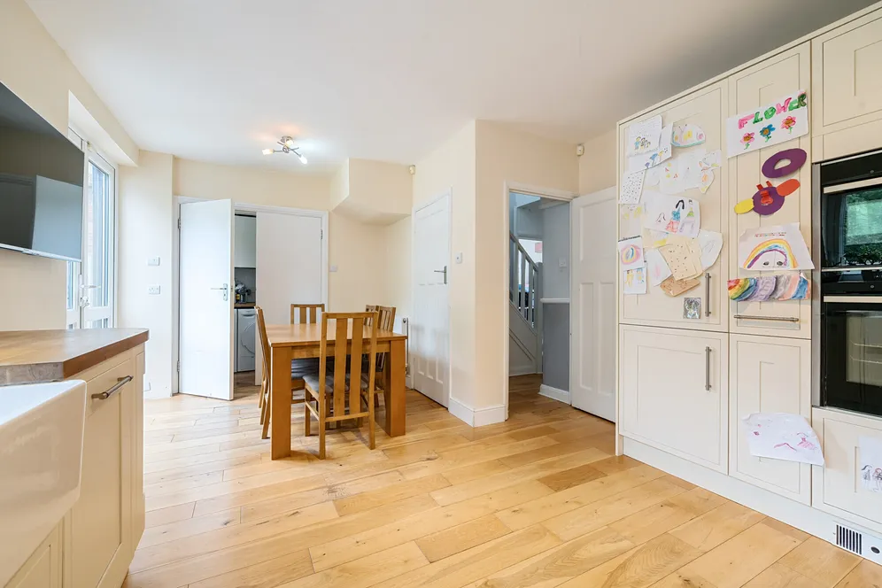 Daneland, East Barnet, EN4 photo 9