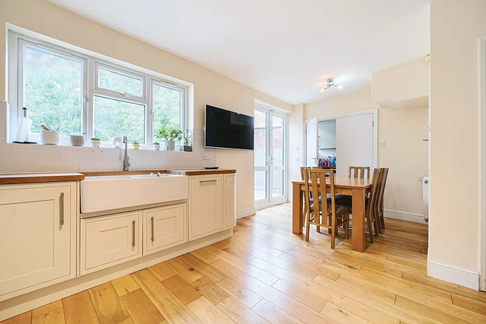 Daneland, East Barnet, EN4 photo 12