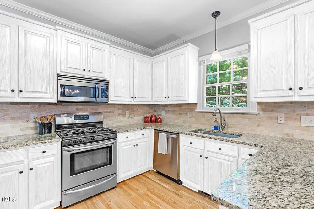 5208 Sunset Walk Ln, Holly Springs, NC 27540