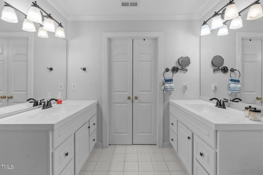 5208 Sunset Walk Ln, Holly Springs, NC 27540