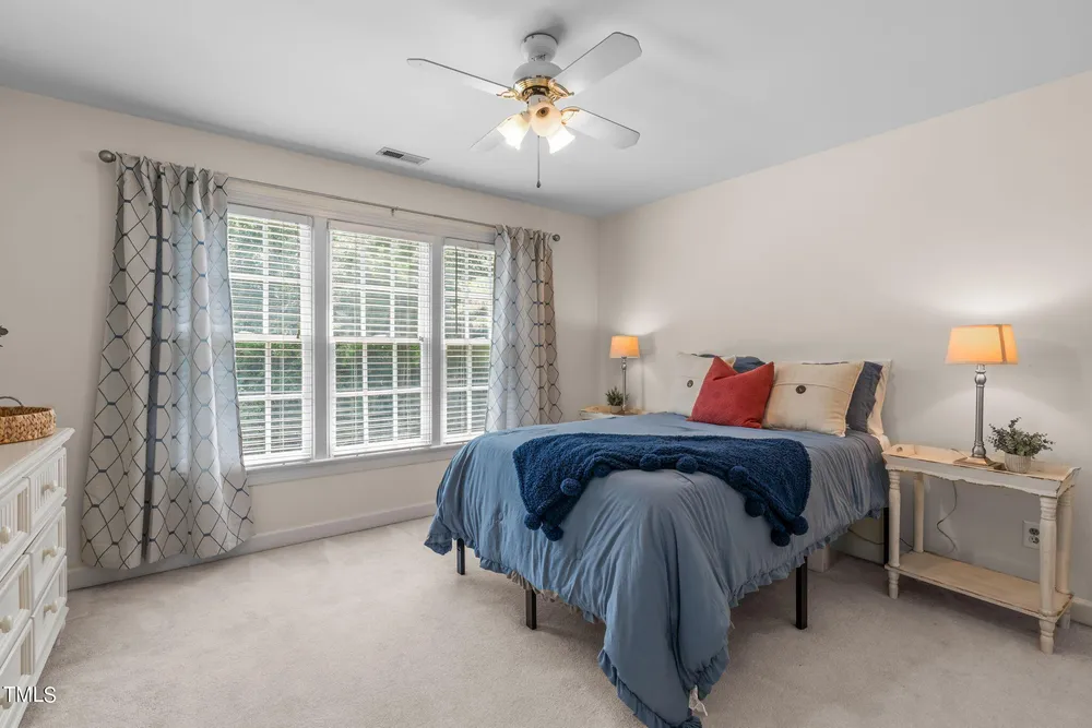 5208 Sunset Walk Ln, Holly Springs, NC 27540