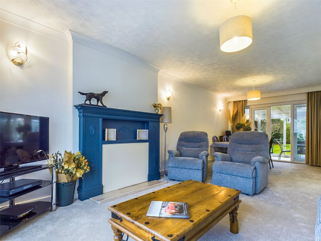 2 bedroom property for sale in Haslemere Avenue, Highcliffe
