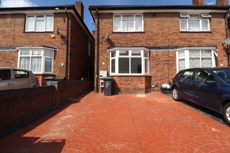 1 bedroom property to let in Priory Road, Dartford £1,100 pcm