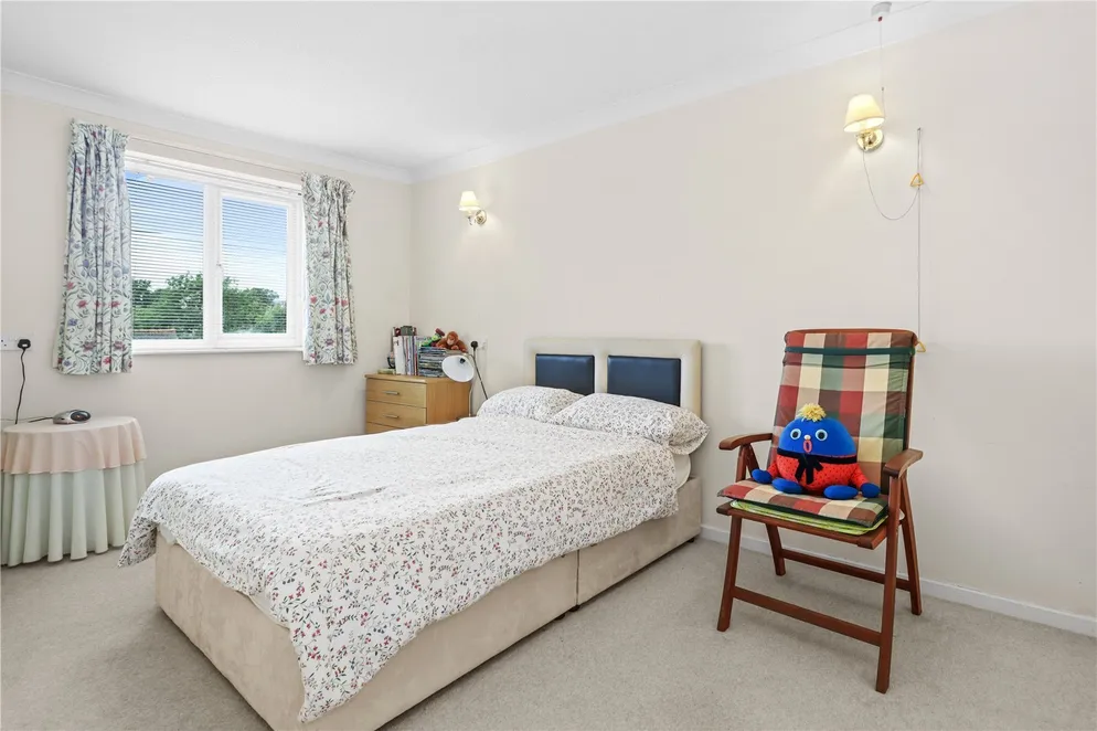 Property carousel item 4