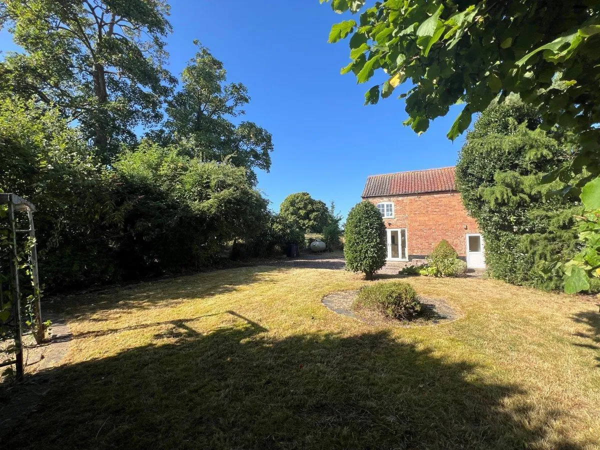 MANOR FARM COTTAGE, ELTON ON THE HILL