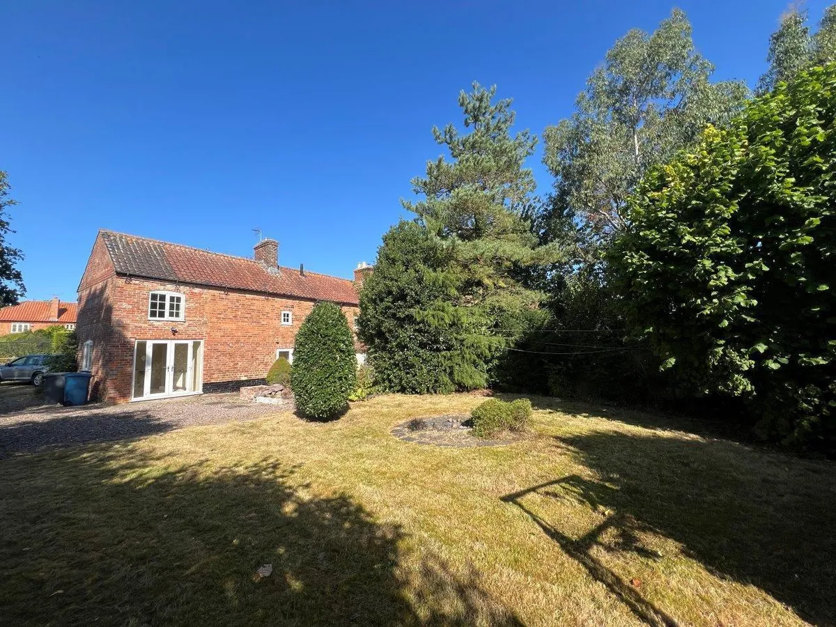 MANOR FARM COTTAGE, ELTON ON THE HILL