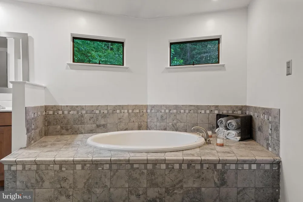 5840 Mountain Rd, Dover, PA 17315