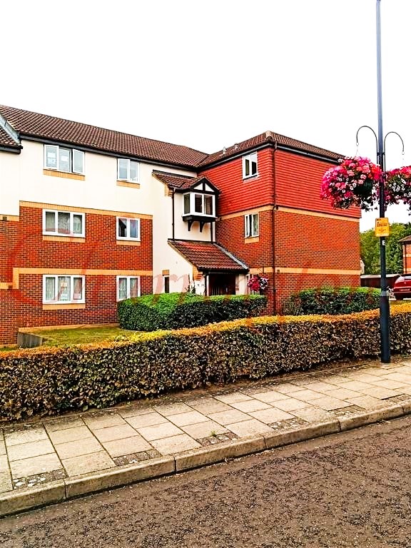 TWO BEDROOM FLAT  FOR SALE  DOLLIS HILL  NW2 Image 11
