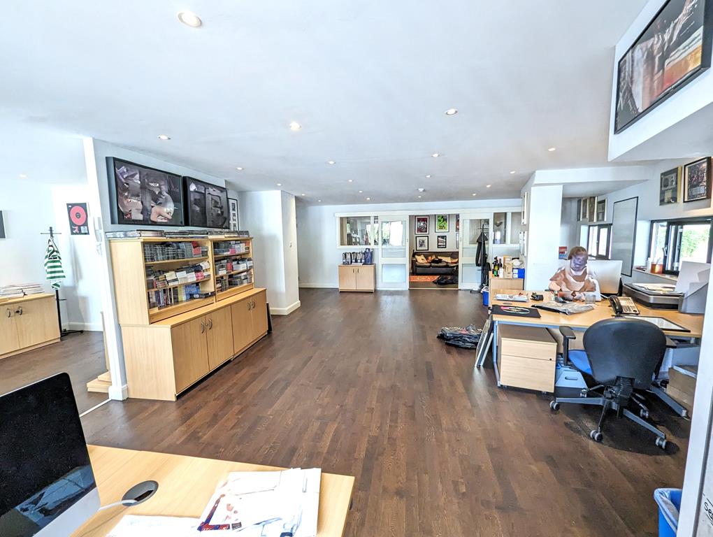 LARGE OFFICE  TO LET  WELLINGTON ROAD  ST JOHNS WOOD  NW8 Image 1
