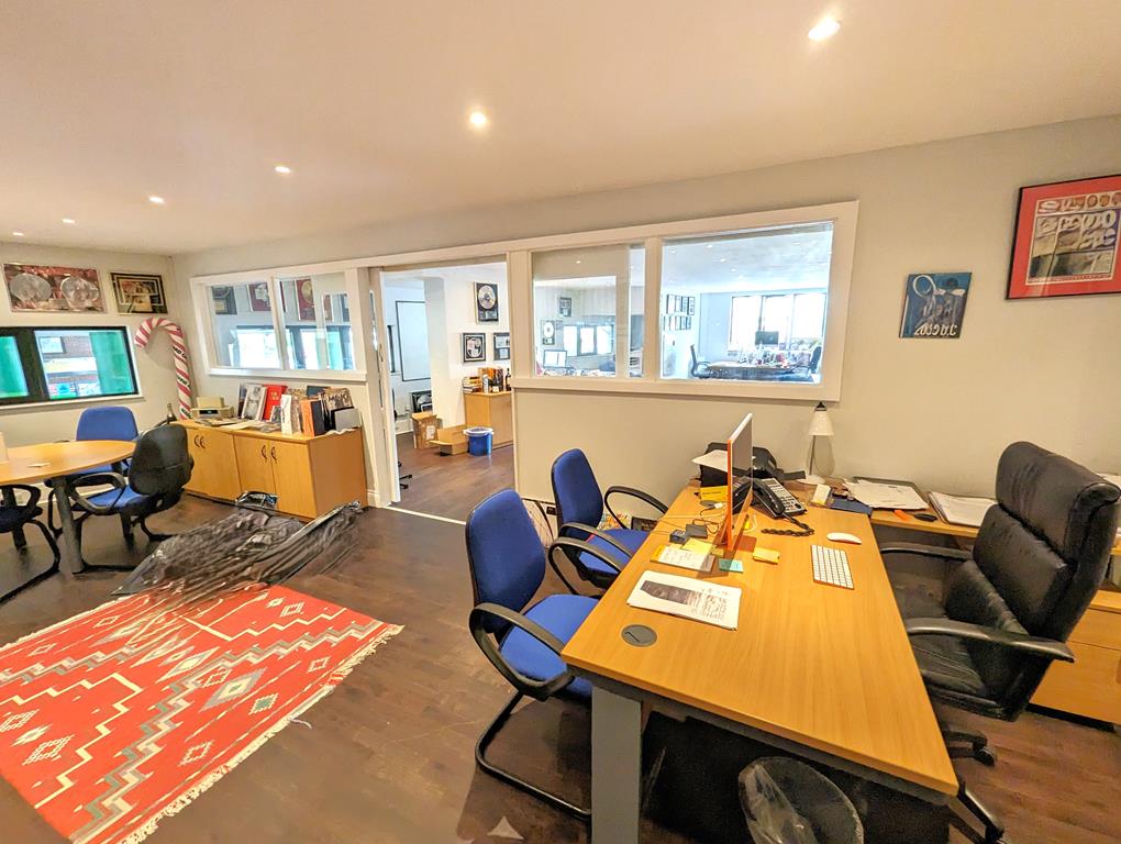 LARGE OFFICE  TO LET  WELLINGTON ROAD  ST JOHNS WOOD  NW8 Image 5