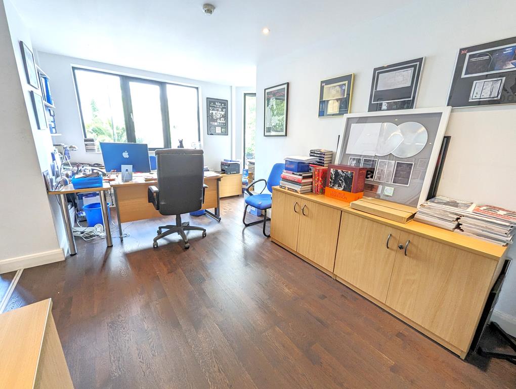 LARGE OFFICE  TO LET  WELLINGTON ROAD  ST JOHNS WOOD  NW8 Image 2