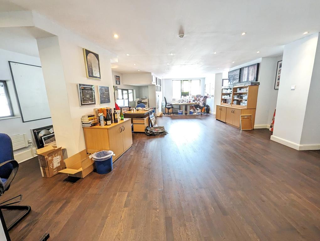 LARGE OFFICE  TO LET  WELLINGTON ROAD  ST JOHNS WOOD  NW8 Image 3