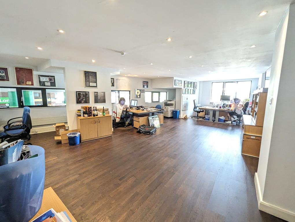 LARGE OFFICE  TO LET  WELLINGTON ROAD  ST JOHNS WOOD  NW8 Image 4