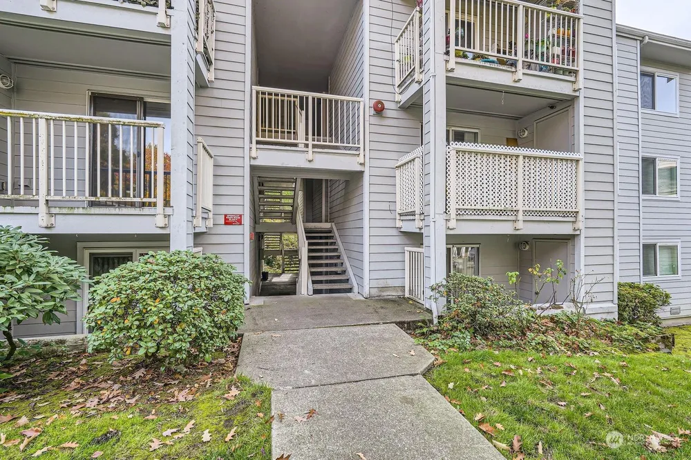 975 Aberdeen Ave NE, Renton, WA 98056