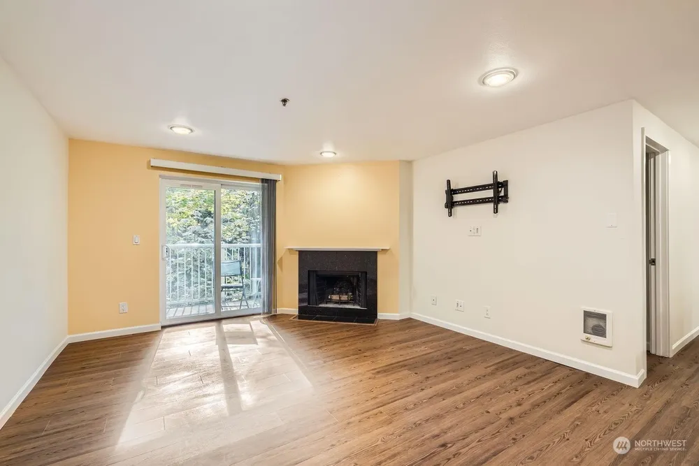 975 Aberdeen Ave NE, Renton, WA 98056