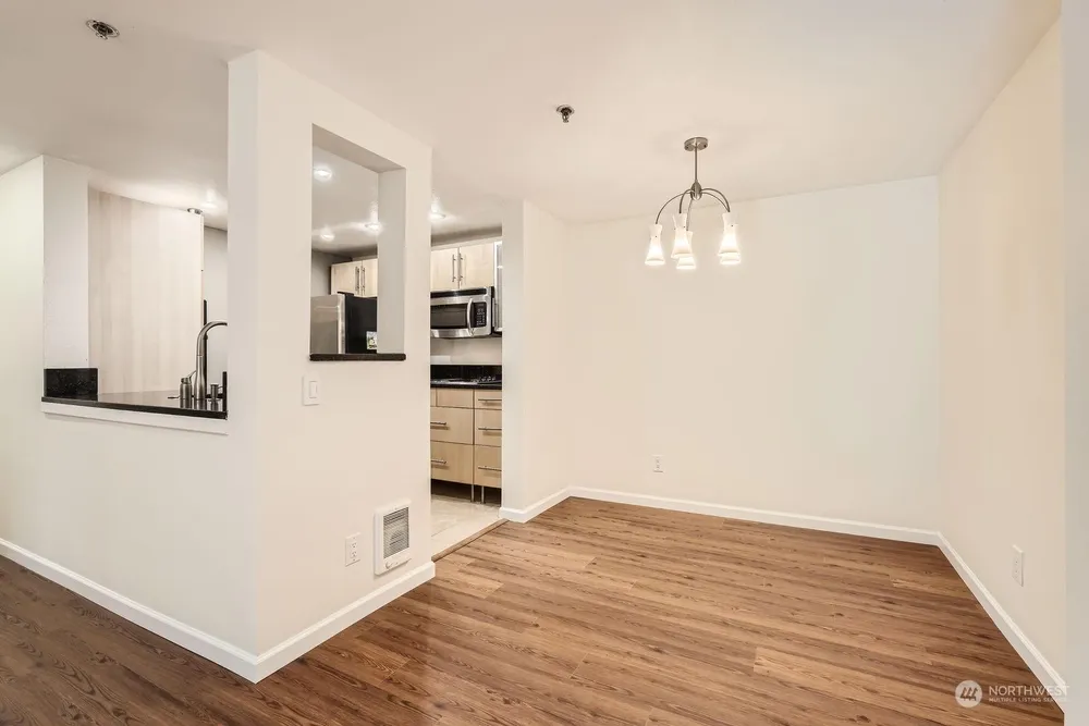 975 Aberdeen Ave NE, Renton, WA 98056
