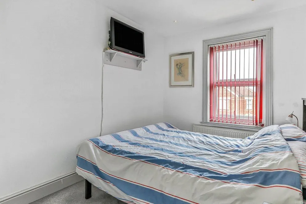 Property carousel item 9