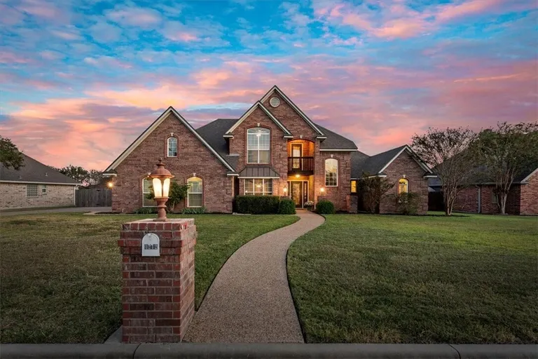 1212 Thistle Park Dr, Robinson, TX 76706