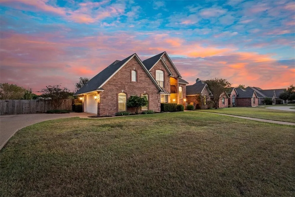1212 Thistle Park Dr, Robinson, TX 76706