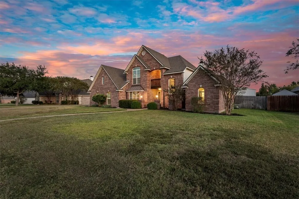 1212 Thistle Park Dr, Robinson, TX 76706