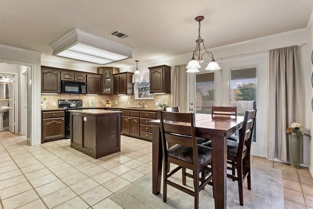 1212 Thistle Park Dr, Robinson, TX 76706