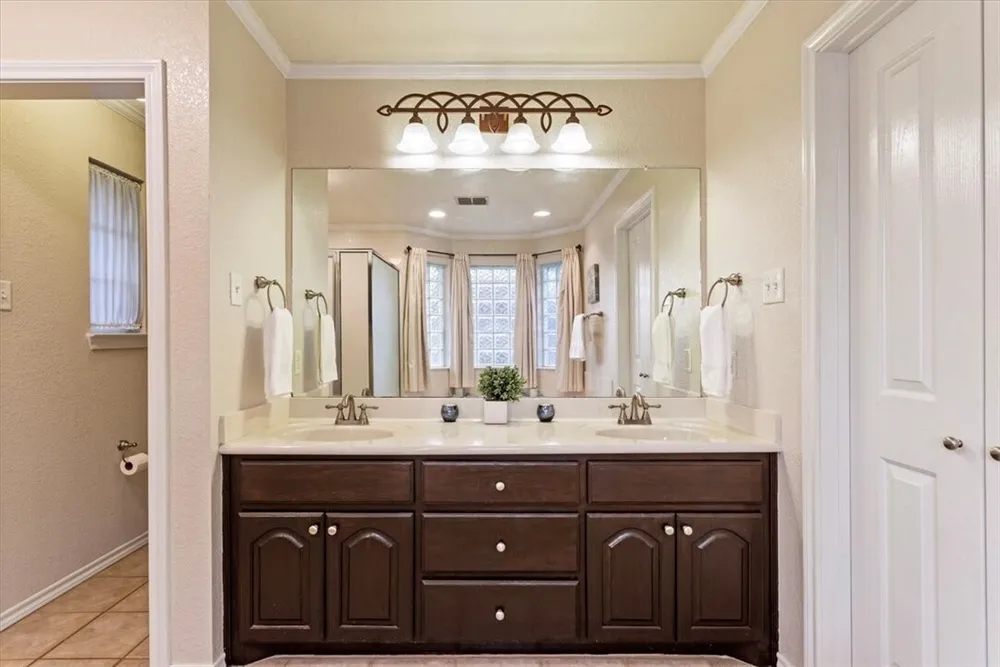 1212 Thistle Park Dr, Robinson, TX 76706