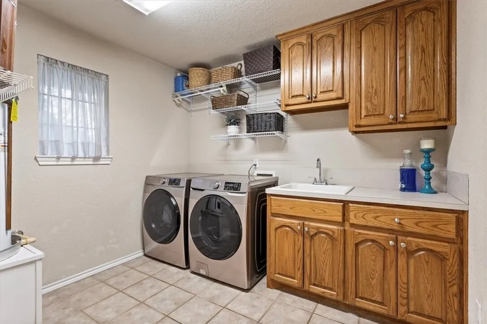 1212 Thistle Park Dr, Robinson, TX 76706