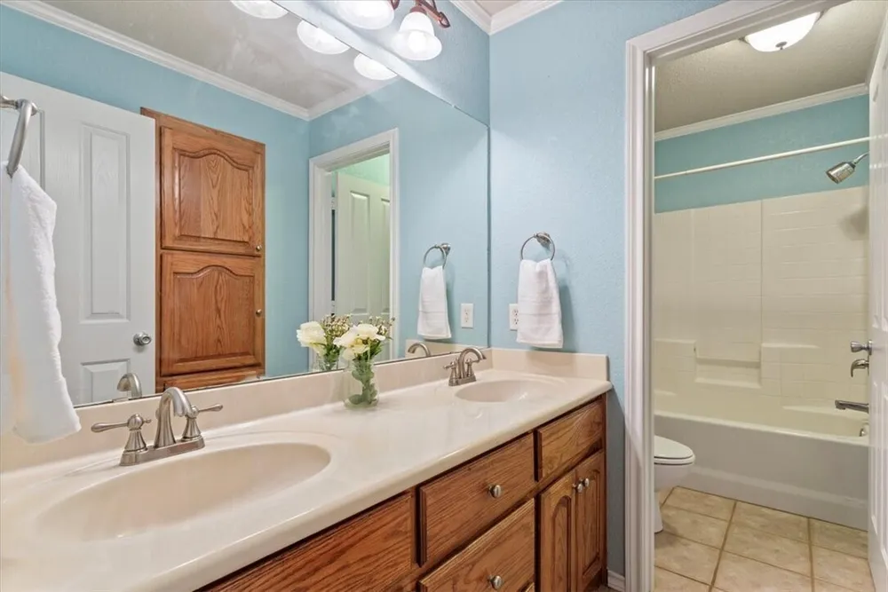 1212 Thistle Park Dr, Robinson, TX 76706