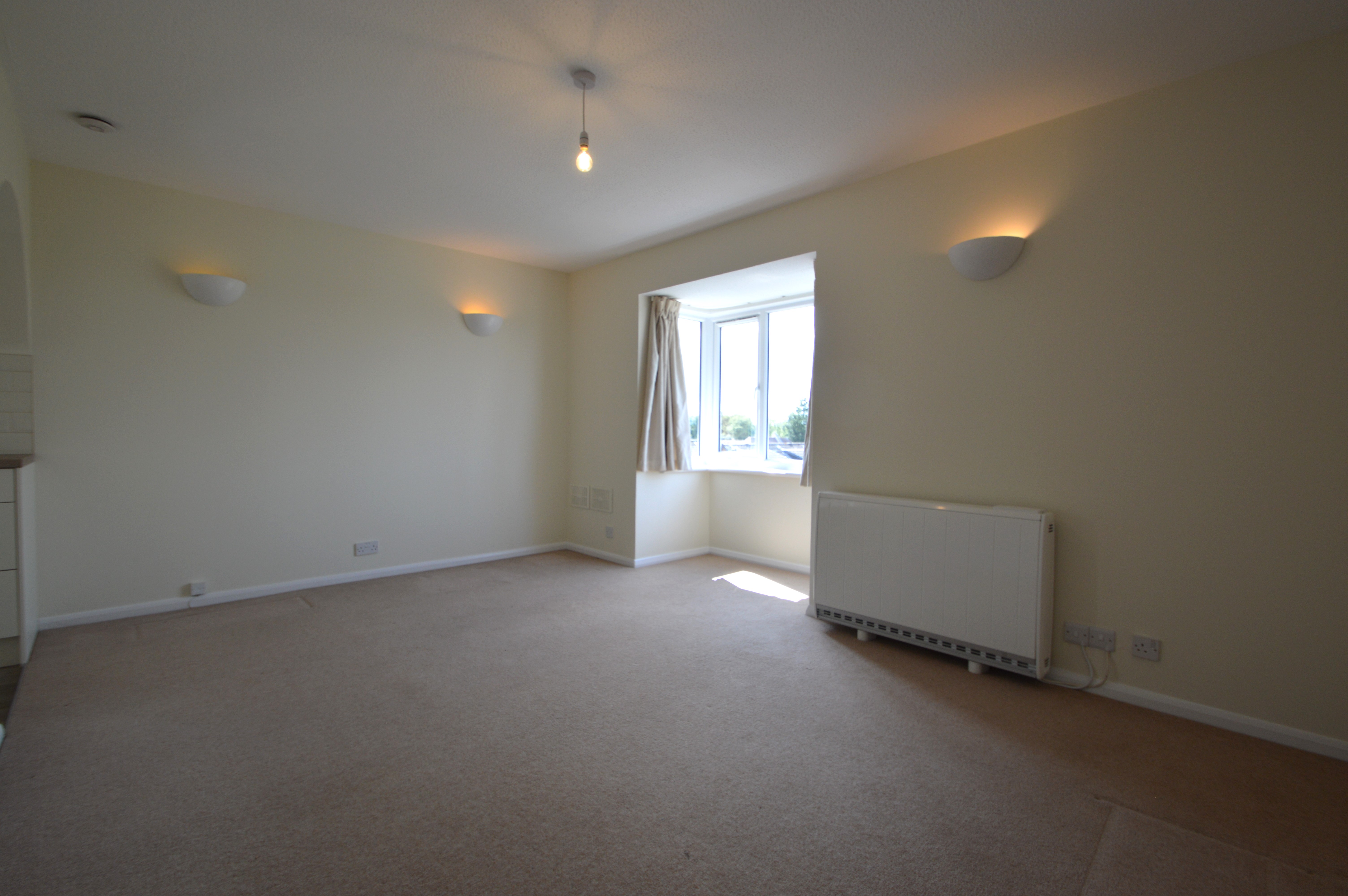 Saxon Close, Surbiton Image 3