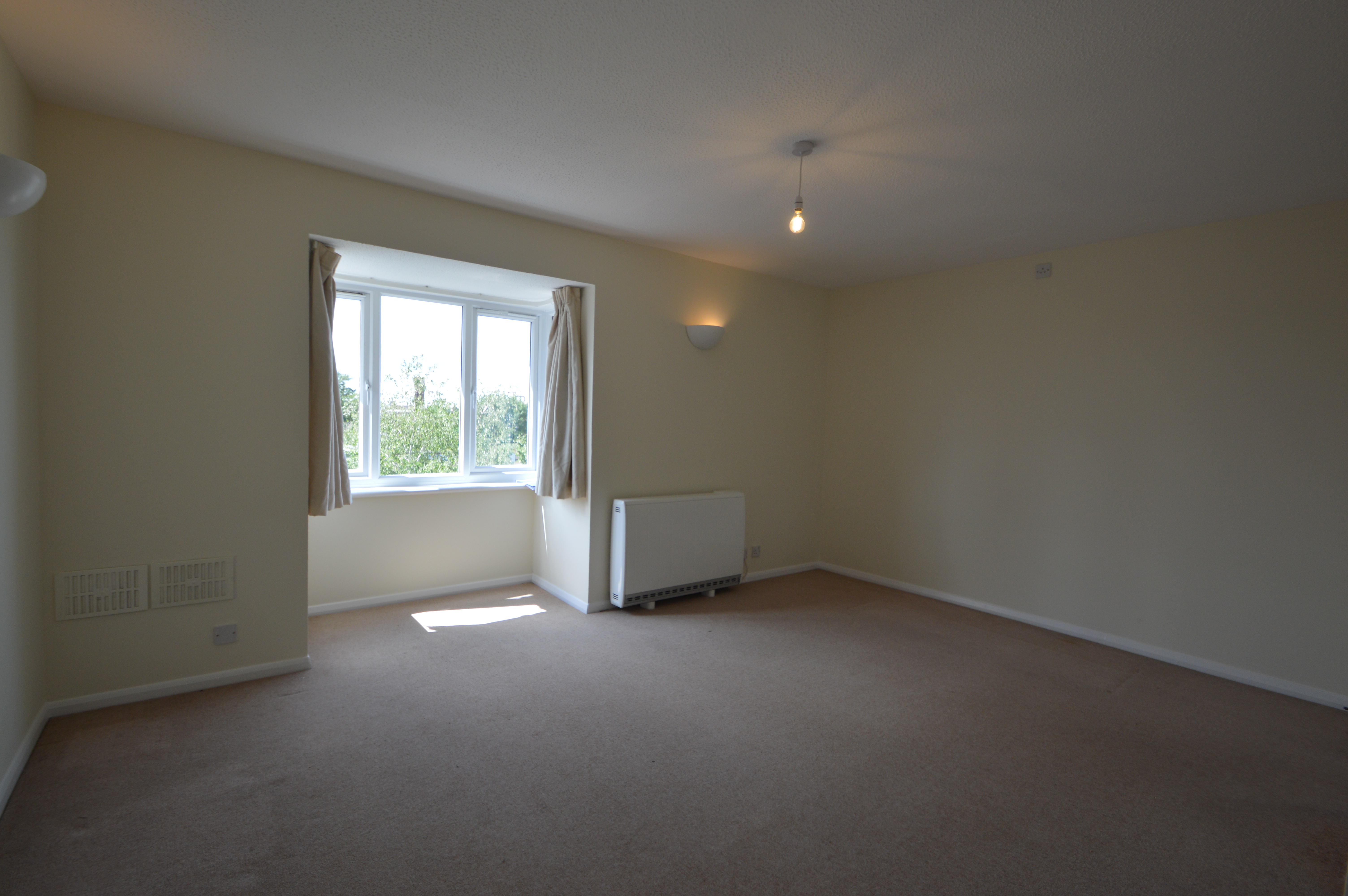 Saxon Close, Surbiton Image 4