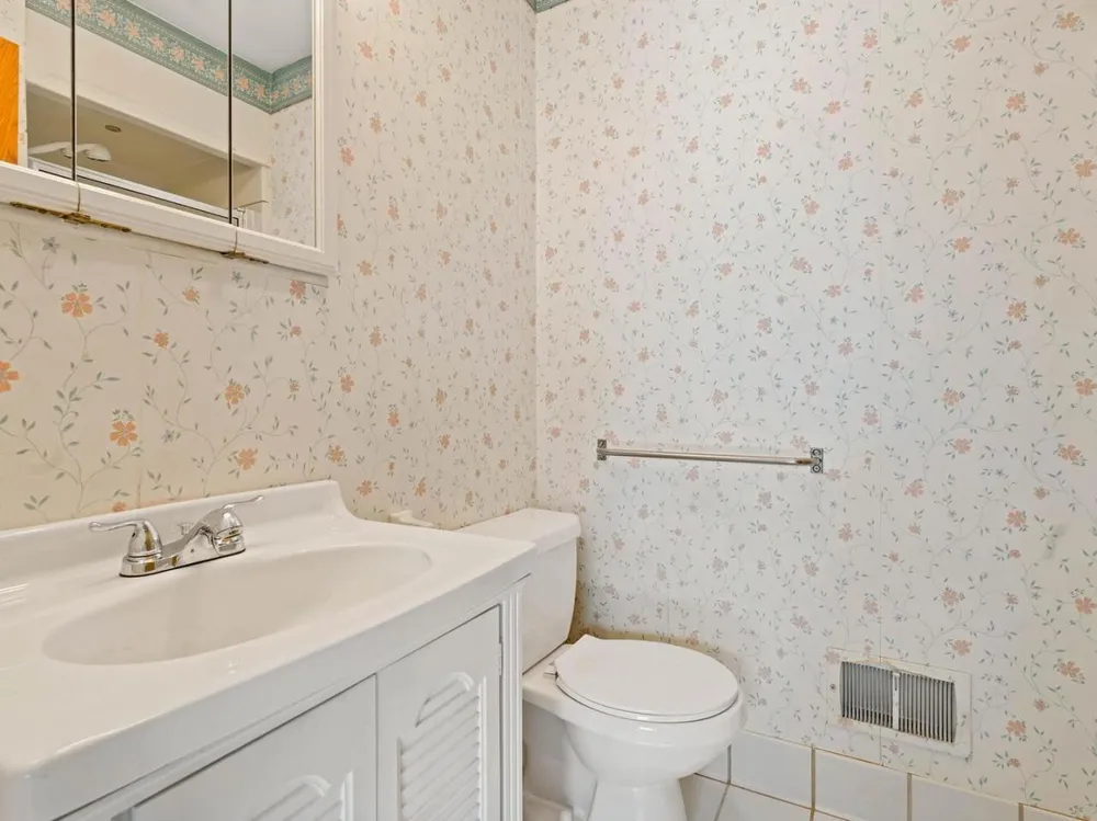 813 S School St, Mount Prospect, IL 60056