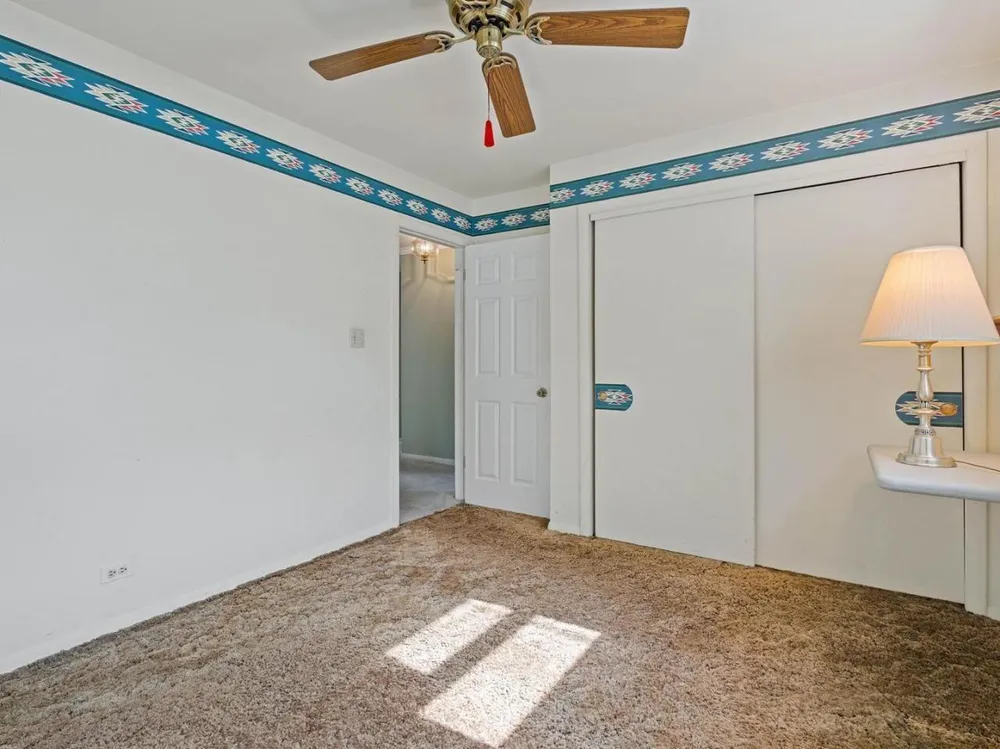 813 S School St, Mount Prospect, IL 60056