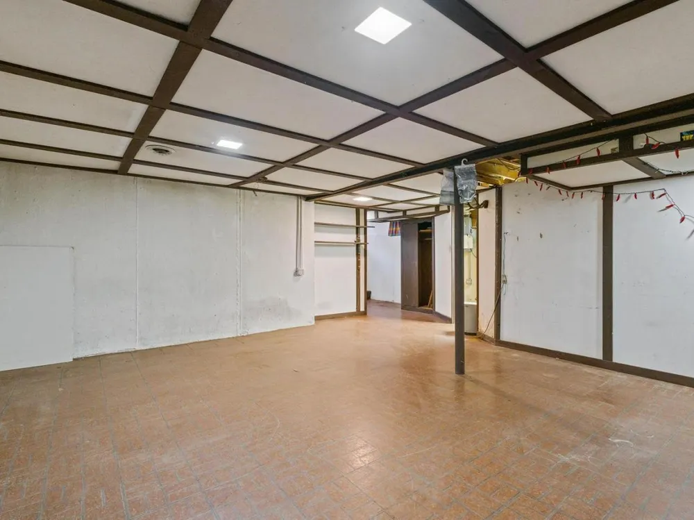 813 S School St, Mount Prospect, IL 60056