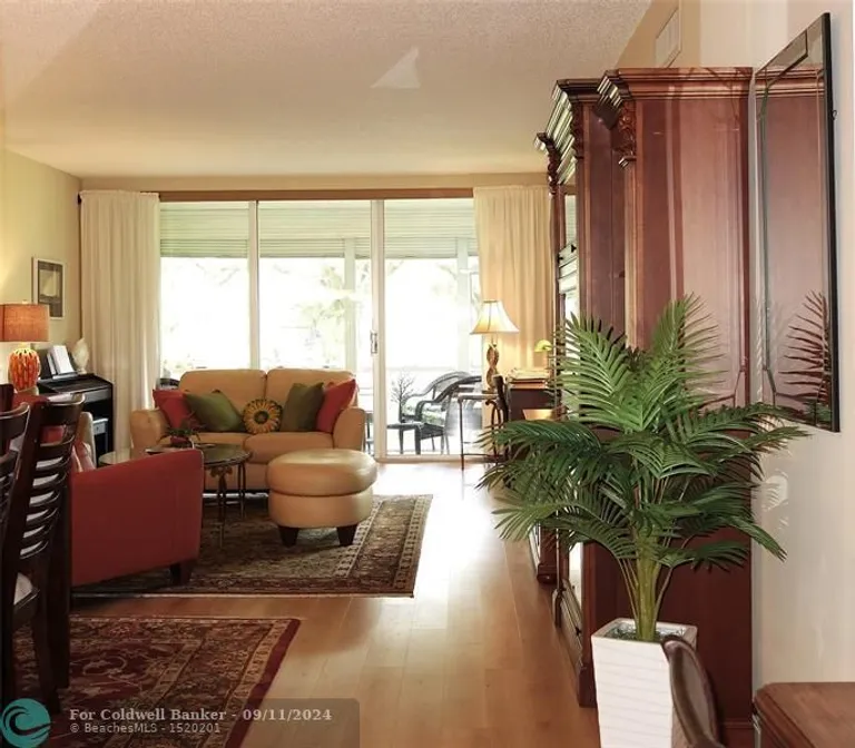 545 Oaks Ln, Pompano Beach, FL 33069