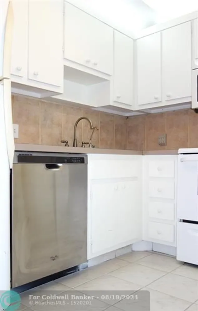 3050 N Palm Aire Dr, Pompano Beach, FL 33069