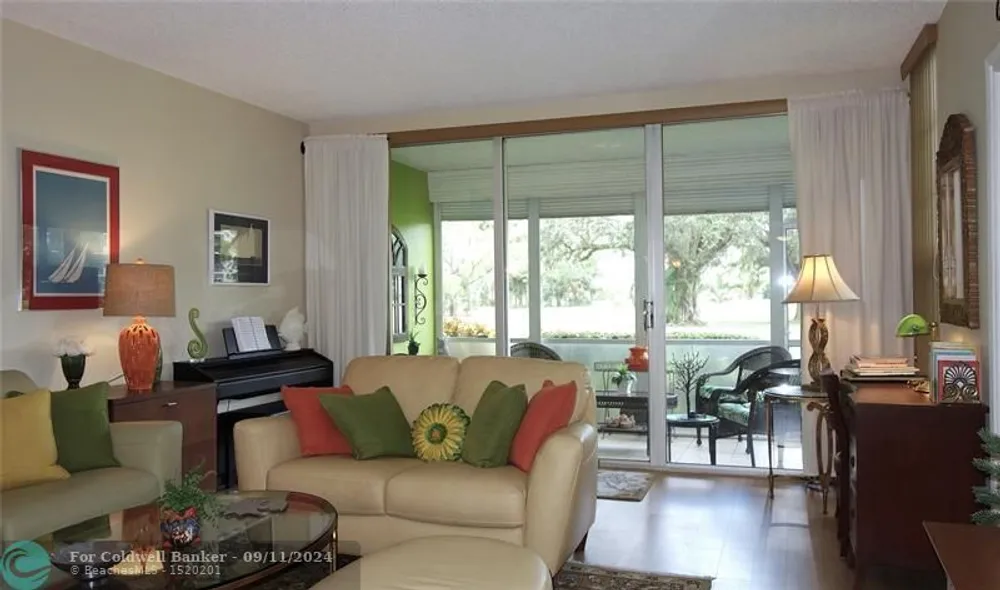 545 Oaks Ln, Pompano Beach, FL 33069
