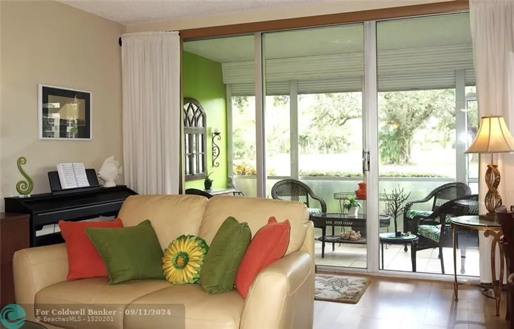 545 Oaks Ln, Pompano Beach, FL 33069