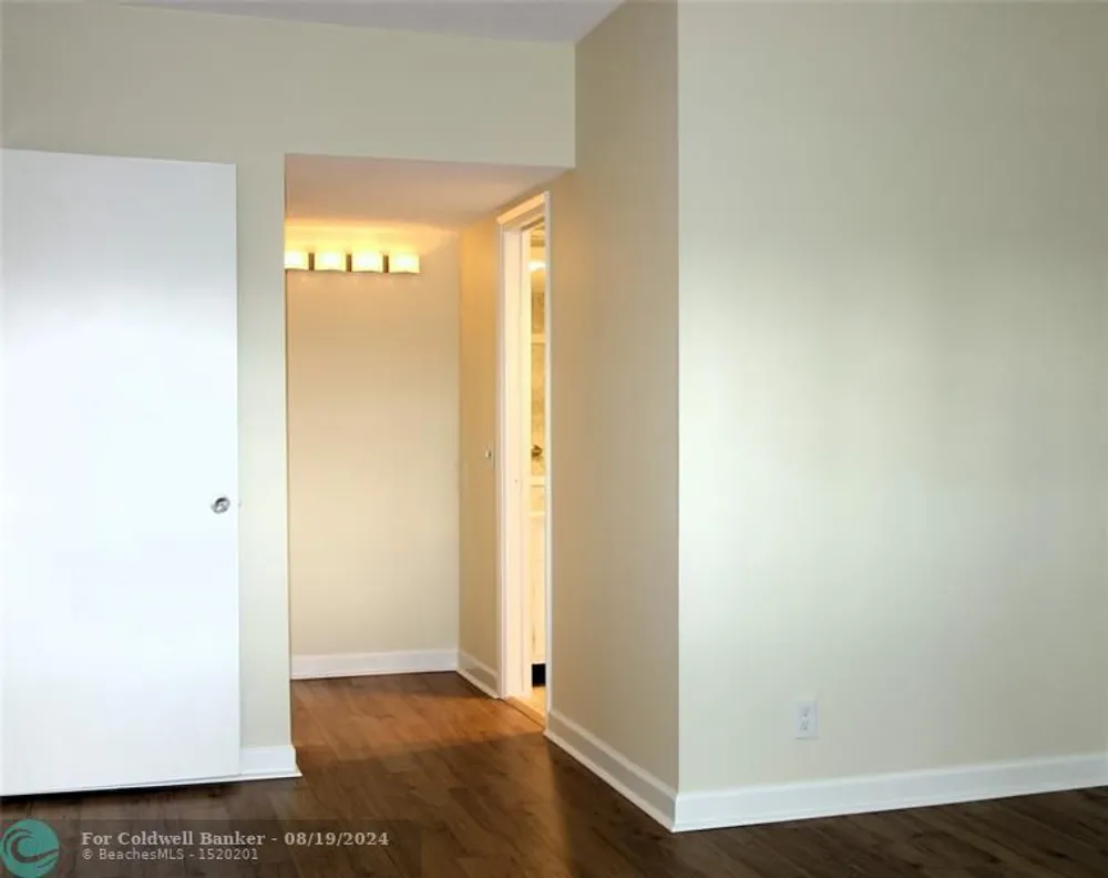 3050 N Palm Aire Dr, Pompano Beach, FL 33069