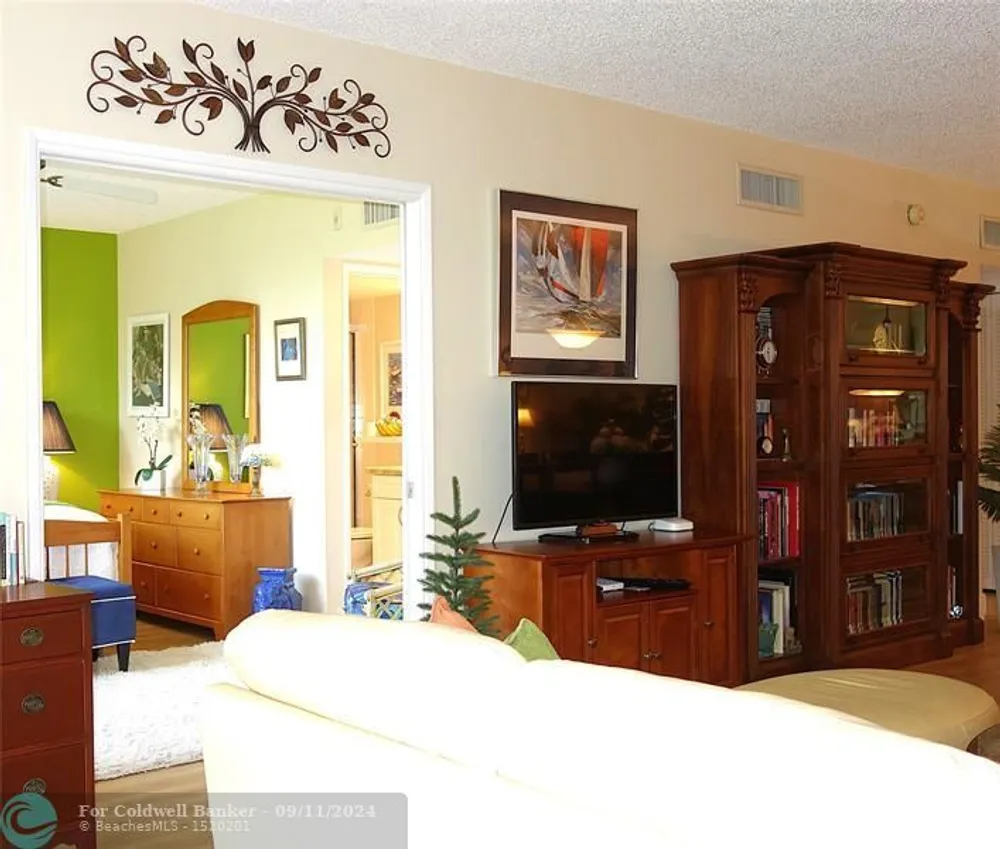 545 Oaks Ln, Pompano Beach, FL 33069