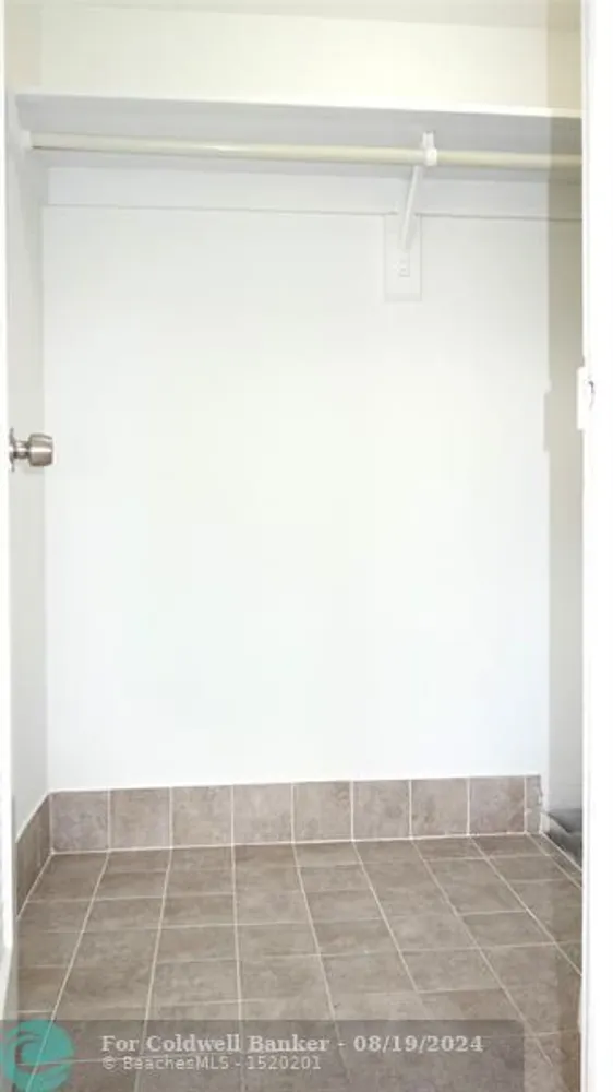 3050 N Palm Aire Dr, Pompano Beach, FL 33069